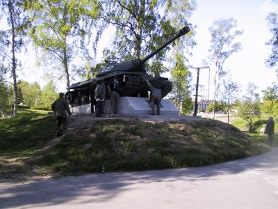 Sotahistoriaa Itä-Kannaksella 1-4.6.2001
Tankki Käkisalmen linnan pihassa
