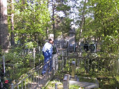 Sotahistoriaa Itä-Kannaksella 1-4.6.2001
Käkisalmi 1918 muistomerkki ja sen läheinen hautausmaa 
