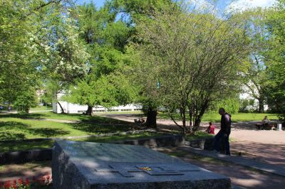 Viipuri 1918-1944
Viipuriin haudattujen vainajien muistomerkki Viipurin tuomiokirkon paikalla. Katso myös kuva IMG_2111bn
