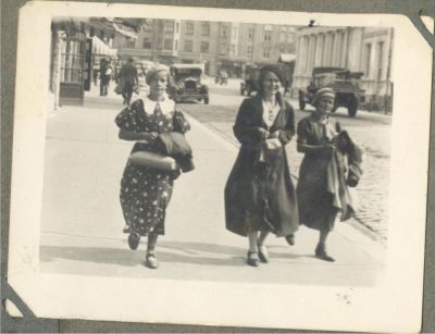 Pohjolankatu vuonna 1937, Lahja 15v vasemmalla, muut tuntemattomia
