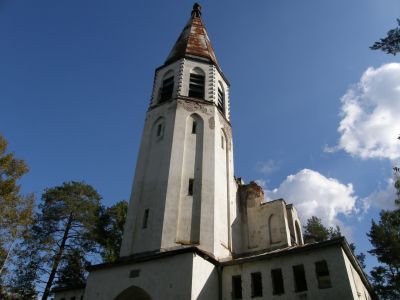 Muistomatka 70 v evakkoon lähdöstä.
Moni lumivaaralainen loi varmasti viimeisen katseen kirkkoon 70-vuotta sitten ennen kuin jatkoi matkaa tynkä-Suomeen.
