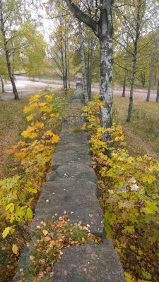 Kävelyllä Viipurissa 16-17.10.2015
Patterinmäkeä, kävelin tuossa kivimuurin päällä.  
