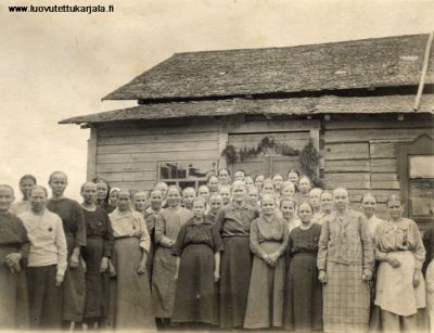 V. 1921 Äitienpäivät Syvälahdessa. Eeva Pullinen, Leena Salli, Tyyne Ikävalko. 
