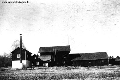 Jaakko Inkisen nahkatehdas Kirvussa, kirkonkylässä. Jaakon kuoltua toimintaa jatkoivat Teofilius ja Nestori Inkinen vuoteen 1939.  
