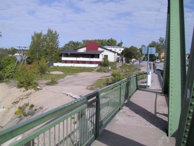Sotahistoriaa Itä-Kannaksella 1-4.6.2001
Kuva Vuoksen ylimenevältä sillalta 
