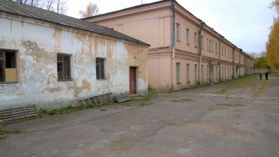 Viipuri 1918-1944
Viipurin keskuskasarmit. (Useita rakennuksia)  
Täällä viruivat suuret vankijoukot keväällä 1918. 
