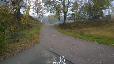 Kävelyllä Viipurissa 16-17.10.2015
Taustalla suomalaisaikainen stadion ja venäisten tekemä huippu lenkkipolku, juoksijoita, kävelijöitä ja pyöräilijöitä oli koko ajan.
